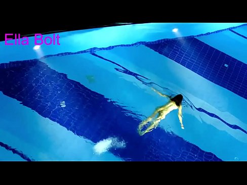 ❤️ నేను చూడటం ఆపలేను, ELLA BOLT రిసార్ట్ పూల్లో నగ్నంగా ఈత కొడుతూ దొరికిన యువ అందగత్తె ❤❌ సెక్స్ మా వద్ద ❌